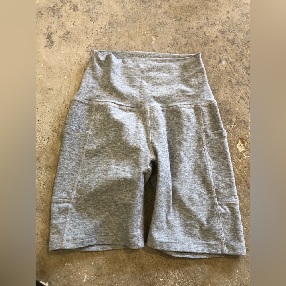 Beyond Yoga Light Grey Women’s Athletic Shorts Size XS